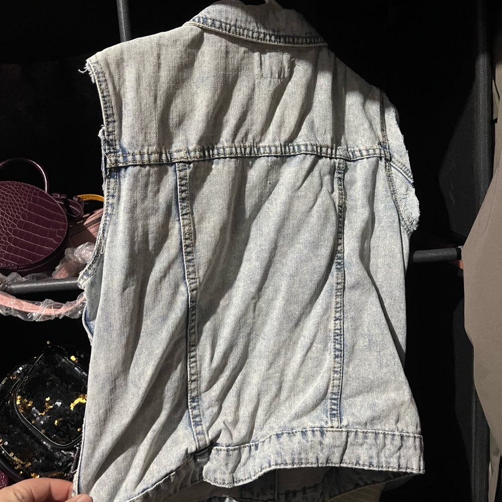 SLEEVELESS DENIM JACKET - Picture 2 of 3
